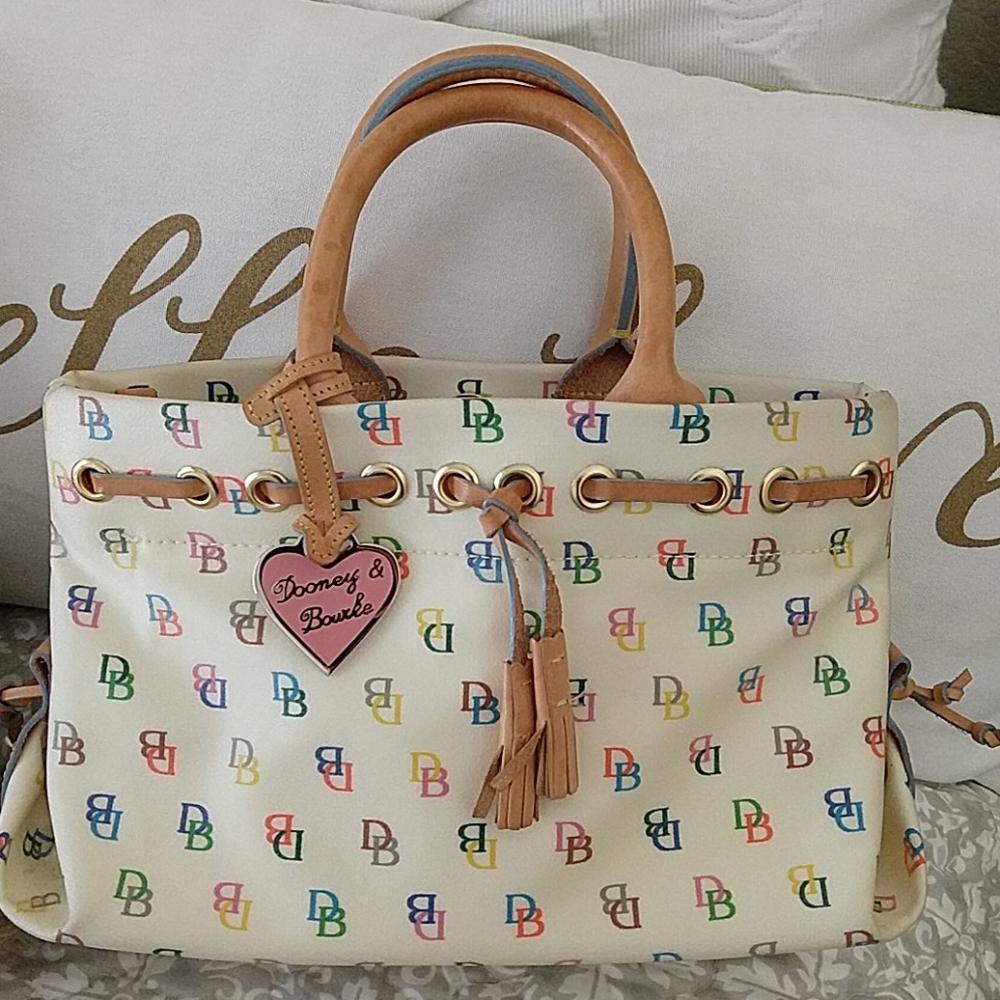 Dooney & Bourke purse (Authentic)